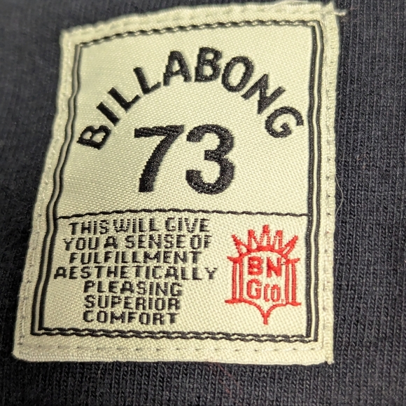 Vintage 90's Billabong Men's Navy and Yellow Long Sleeve Tee - Picture 3 of 4